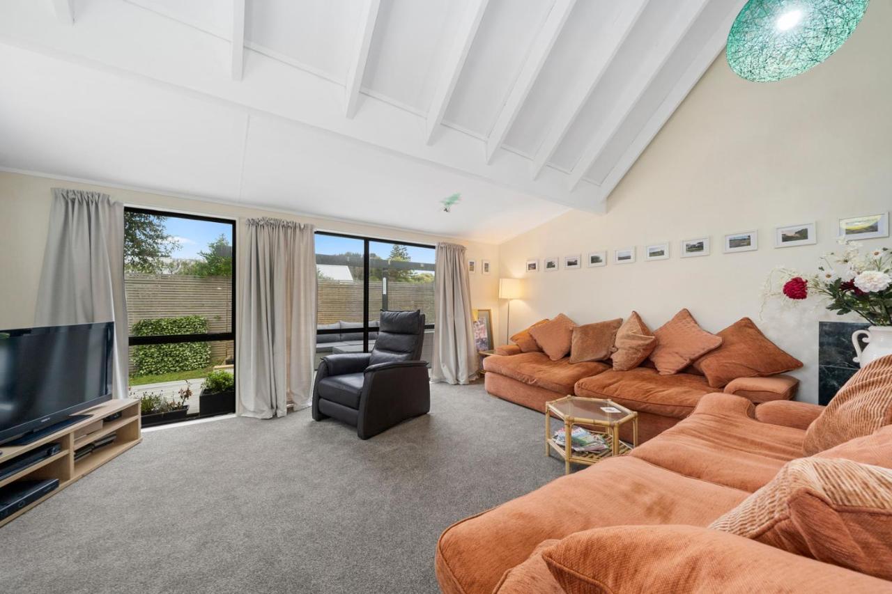 Wharerata - Otaki Beach Holiday Home Экстерьер фото