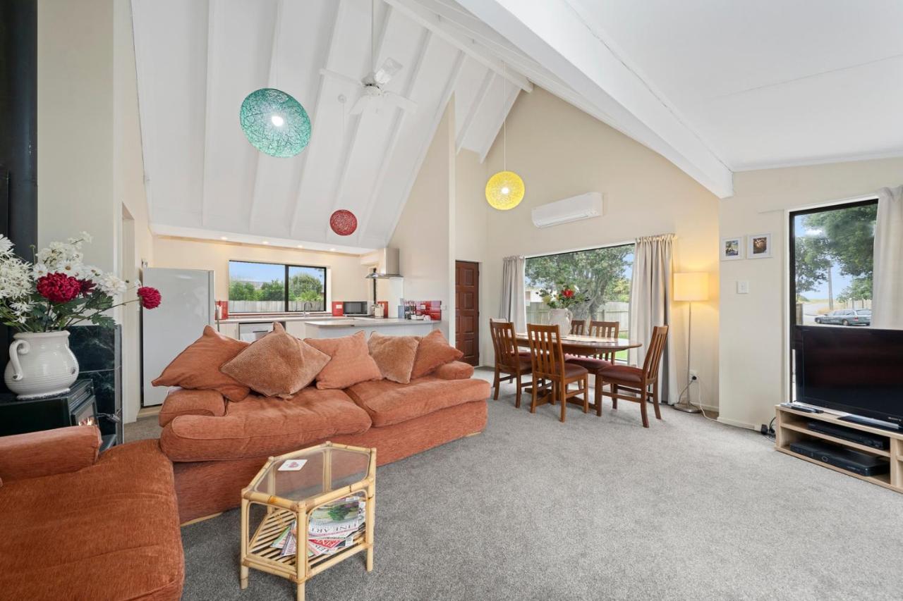 Wharerata - Otaki Beach Holiday Home Экстерьер фото