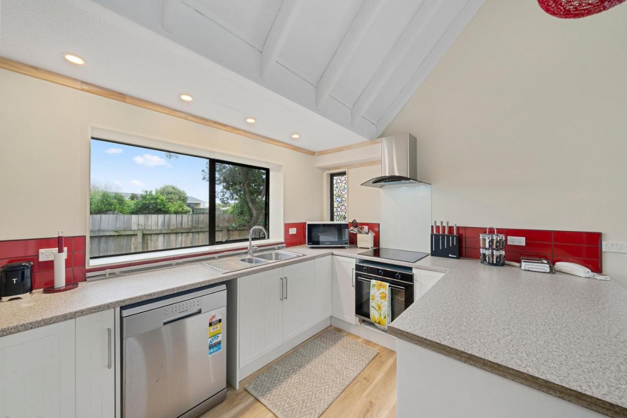 Wharerata - Otaki Beach Holiday Home Экстерьер фото